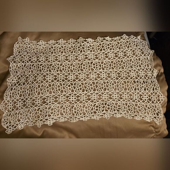 Source Unknown Other - Vintage Handmade Off-White Rectangular Lacy Doily